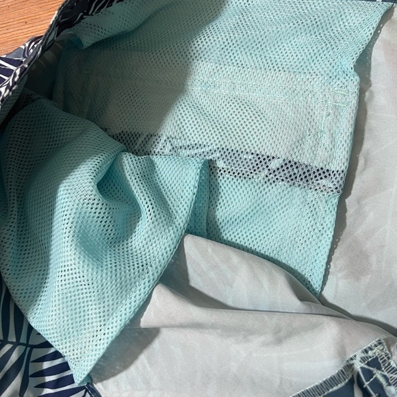 Deluth Trading Company Men’s swim trunks, floral print,good condition, size 42 - Picture 3 of 13